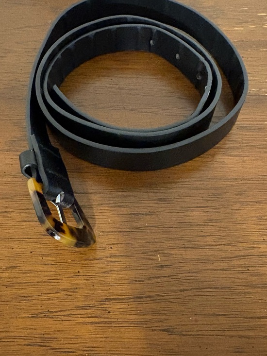 Accessories - Classic Black Leather Belt with Tortoiseshell Buckle